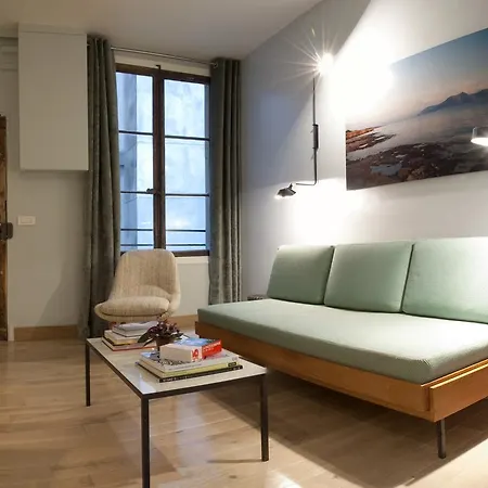 Contemporary Saint Sauveur One Bedroom